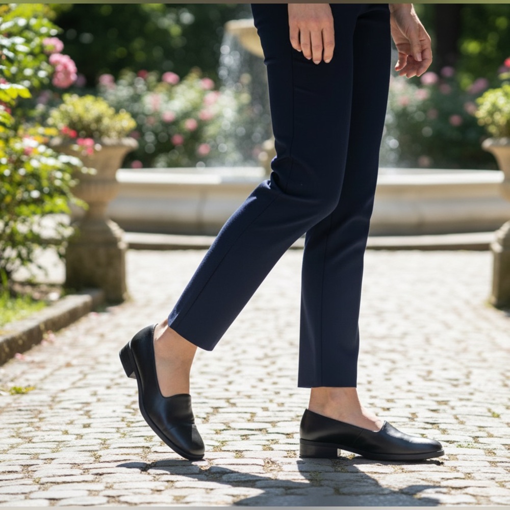 NEW Naturalizer  Black Leather Loafers size 8.5